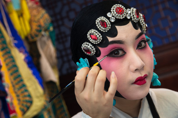 女京剧演员后台化妆素材图片
