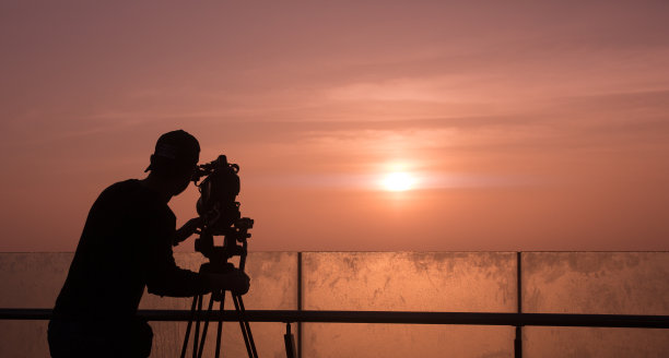 导演拍摄日落图片下载