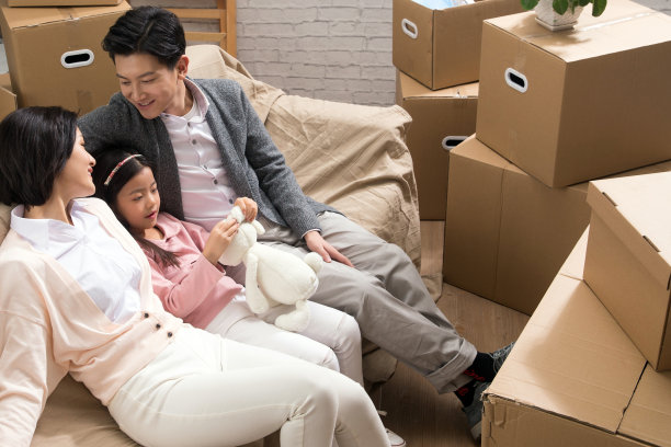 快乐家庭搬新家图片下载