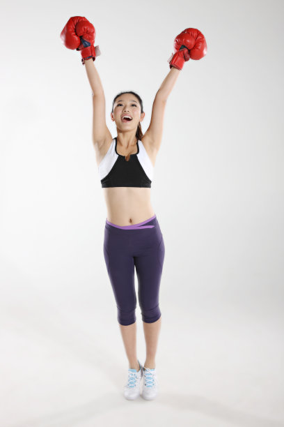 东方青年女子拳击运动图片下载