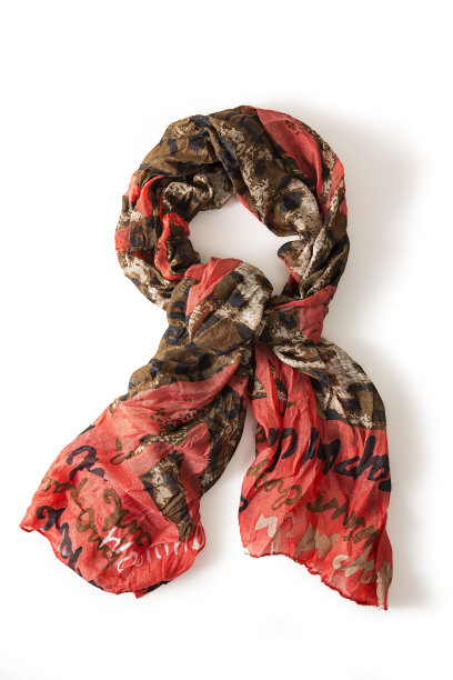 时尚的红色围巾孤立在白色的背景上图片下载