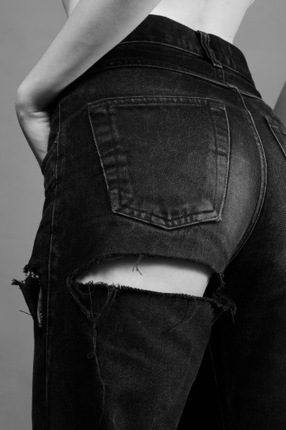 把黑色牛仔裤图片下载