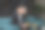 成功的亚洲商人，穿着黑色西装，在笔记本电脑上工作，在餐厅或酒店休息，在一个时尚的办公室通过视频链接解释一个新的商业战略图片下载