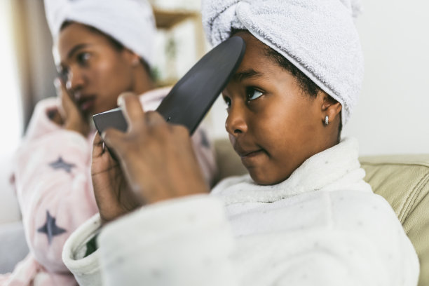 母女美容。图片下载