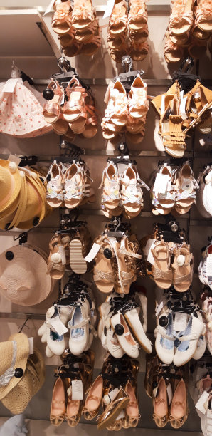 给女孩放凉鞋图片下载