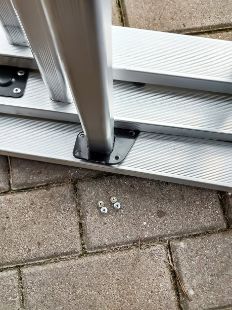 破碎的梯子图片下载