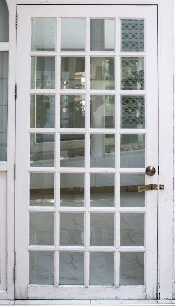 商店前面的白色门图片下载