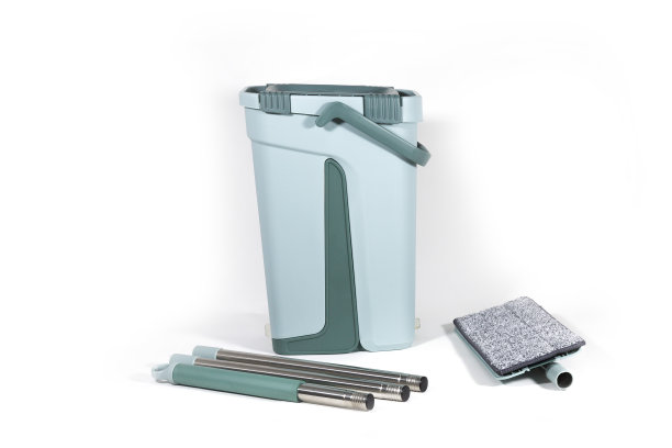 拖把上撒薄荷。图片下载