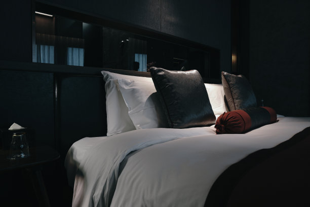 家庭和酒店卧室内部。图片下载