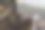 穿着运动衫的女人在山顶喝茶图片下载