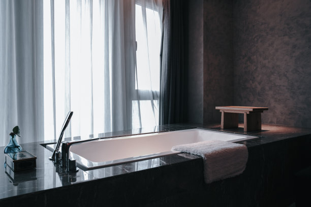 一个现代浴室的内部图片下载