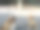 两只流浪狗在一幢已拆除的建筑物前。图片下载