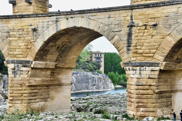 中国墙，照片作为背景，在Pont du gard，花园，尼姆法国图片下载