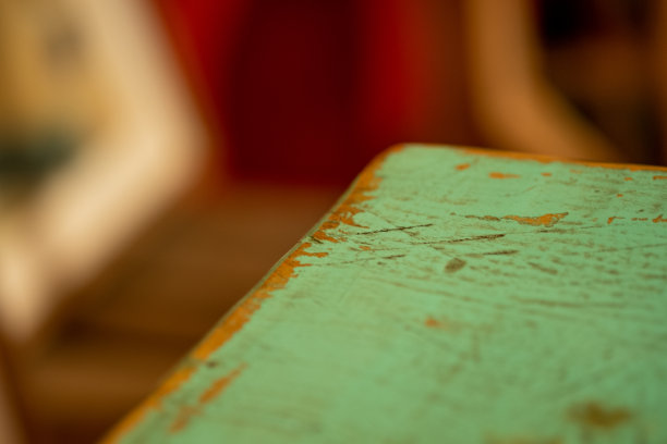 让人想起童年的书桌图片下载