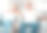 这是一对快乐的老夫妇和他们的孙女在家里的沙发上放松的照片图片下载