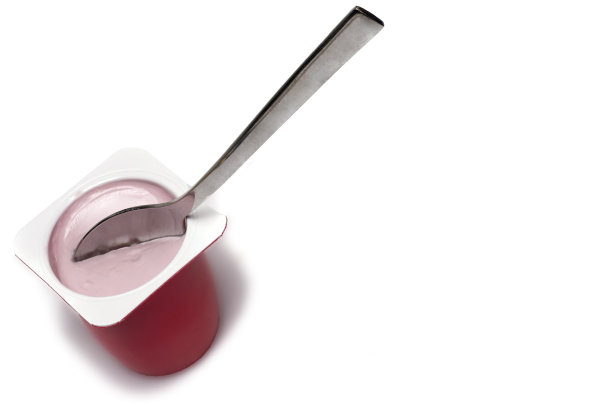 杯型水果酸奶儿童勺白色背景图片下载