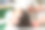 美发师在美容院用洗发水给一个黑发女孩洗头图片下载