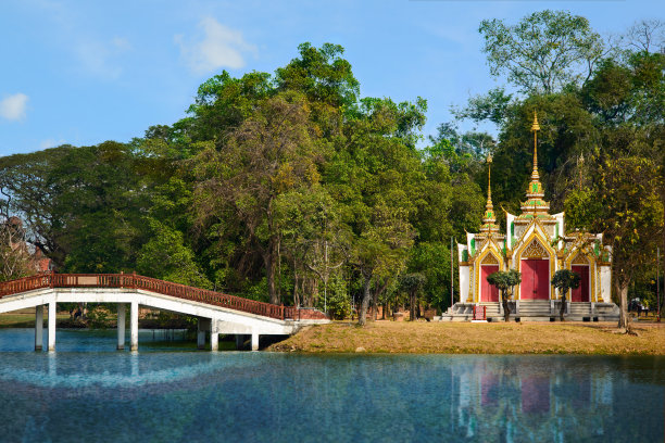 白桥至大城府玛哈普拉萨特-大城府大城府(Prasat Sang)，位于亚洲泰国的普昂佛莱拉姆(Bueng Phraram)的罗摩公园(Rama Public Park)，位于普纳空寺大城府图片下载