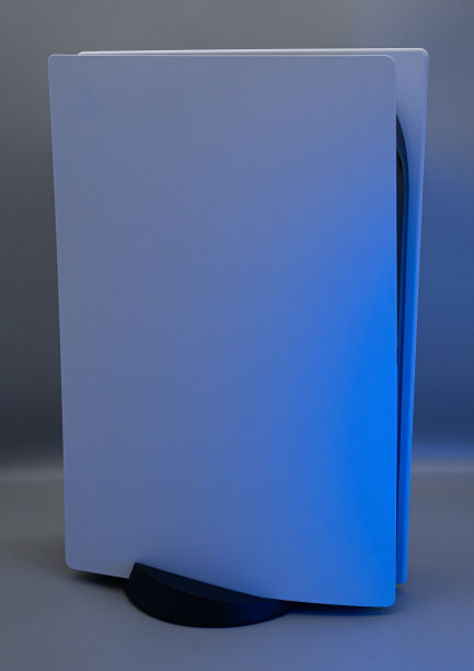 PS5控制台站在垂直位置图片下载