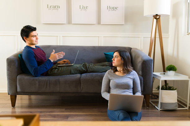 同事们在办公室休息的地方图片下载