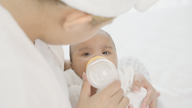 母亲母乳喂养图片下载