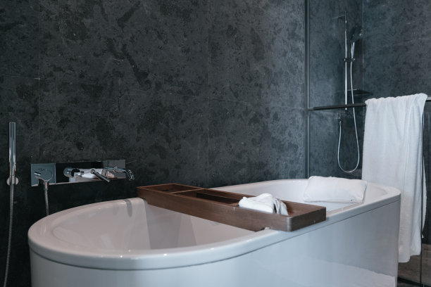 一个现代浴室的内部图片下载