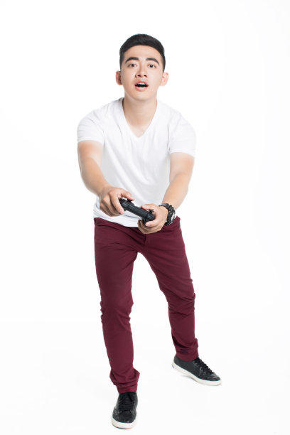 男孩玩电子游戏图片下载