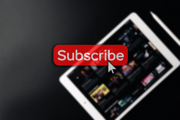 订阅计划。红色在线视频订阅按钮。笔记本电脑上的互联网服务模糊了技术背景。视觉内容的概念。社交网络服务。图片下载