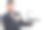 穿着正装的男人，屏幕上一片空白图片下载