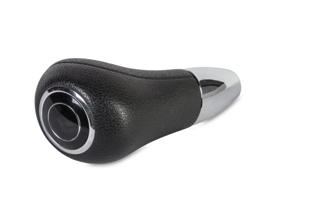 真皮把手，用于汽车自动变速。白色背景上的装饰细节图片下载