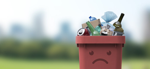 悲伤的垃圾桶里装满了无差别的垃圾图片下载