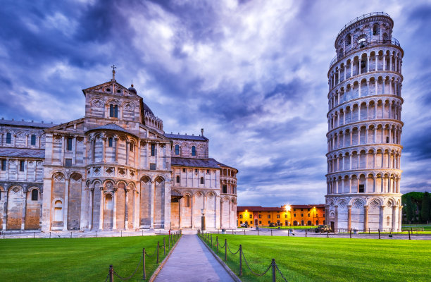 意大利，比萨——大教堂和斜塔，托斯卡纳的地标图片下载