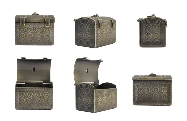 古董金属棺材的孤立照片。图片下载