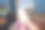 女性手拿手机与隔离屏幕和手提箱图片下载