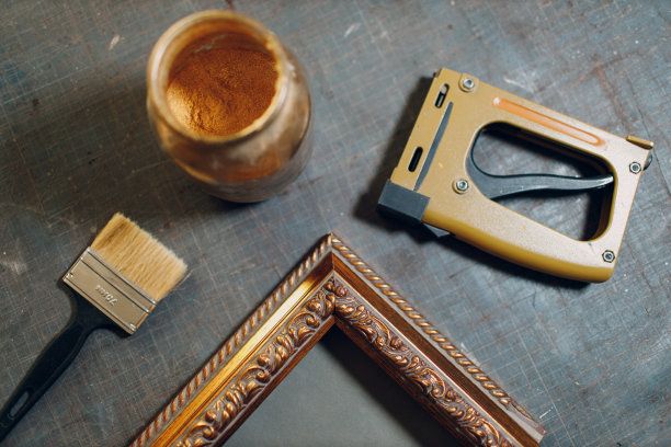 制定车间。在工作室制作法式面包手工相框图片下载