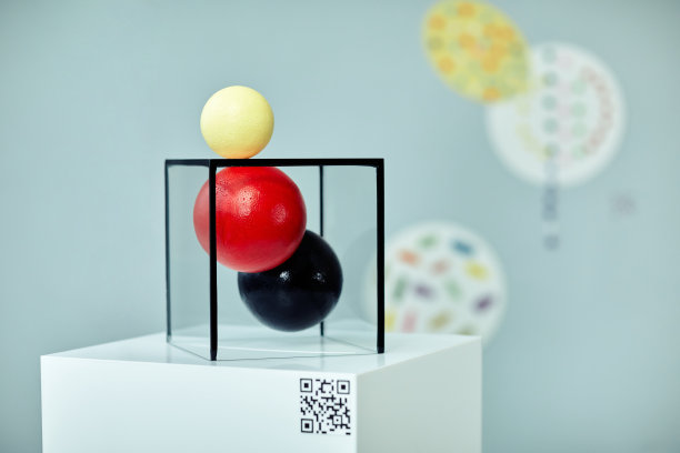 画廊里不寻常的艺术品图片下载