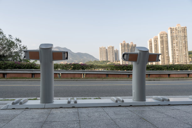 城市的公共自行车停车位图片下载