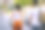 一对夫妇手牵着购物袋走在街上的后视图图片下载