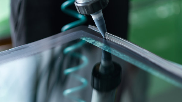 汽车修理店新挡风玻璃更换，库存照片图片下载