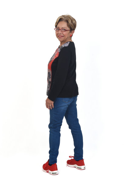 白色背景下的高级女性全貌图片下载