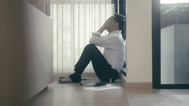 因投资而破产的商人图片下载