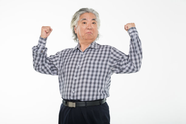 头发花白的退休老人图片下载