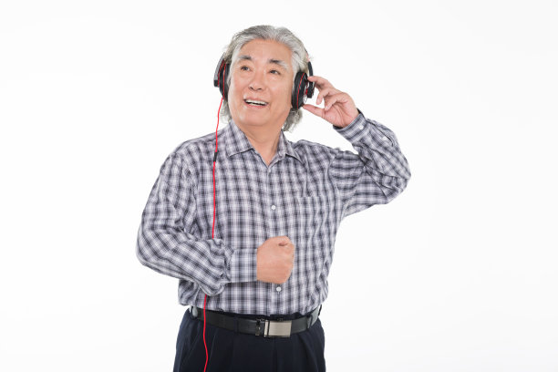 头发花白的离退休干部图片下载