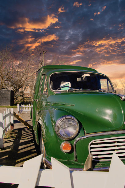 绿色的旧汽车图片下载