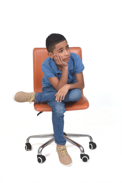 被隔离在白色背景下的青少年图片下载