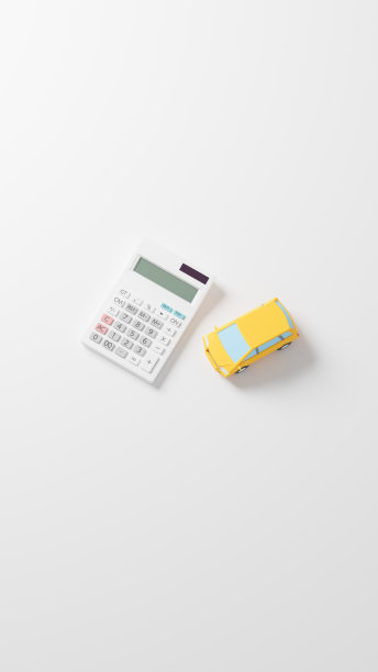 一辆玩具车和一个飞机上的计算器的CG渲染图。图片下载