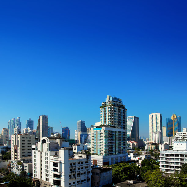 曼谷市中心高楼林立的城市景观图片下载