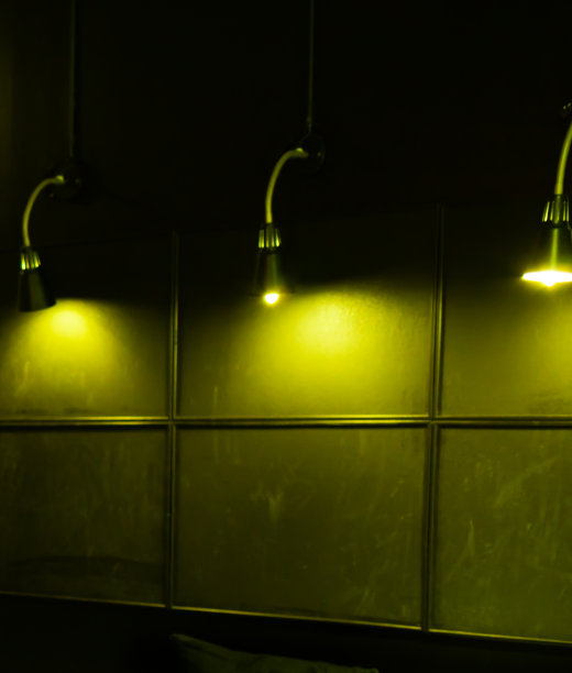 天花板上的吊灯特写图片下载