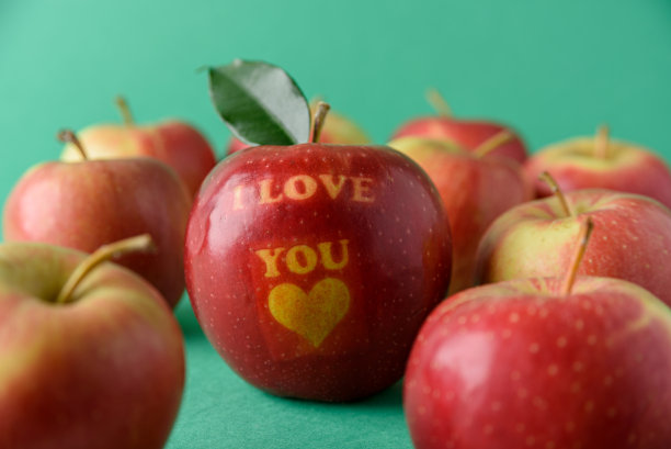 红苹果配文字我爱你图片下载