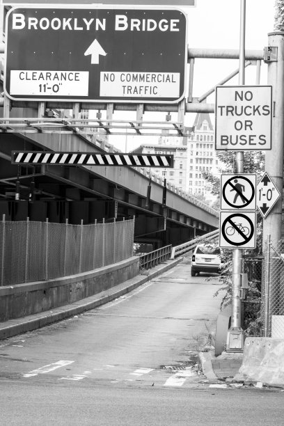 城市里的路标图片下载